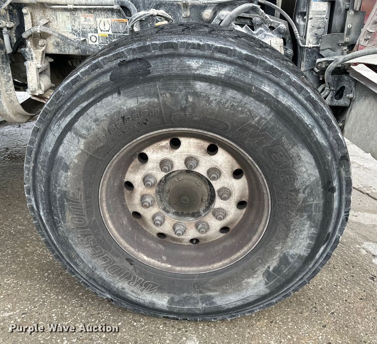 image for item DS4132 2016 Kenworth W900 ready mix truck