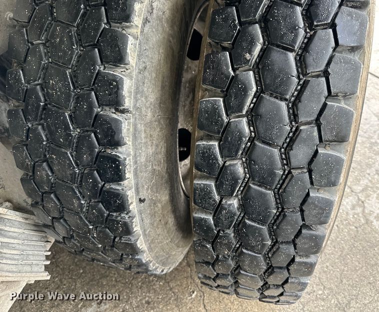 image for item DS4132 2016 Kenworth W900 ready mix truck