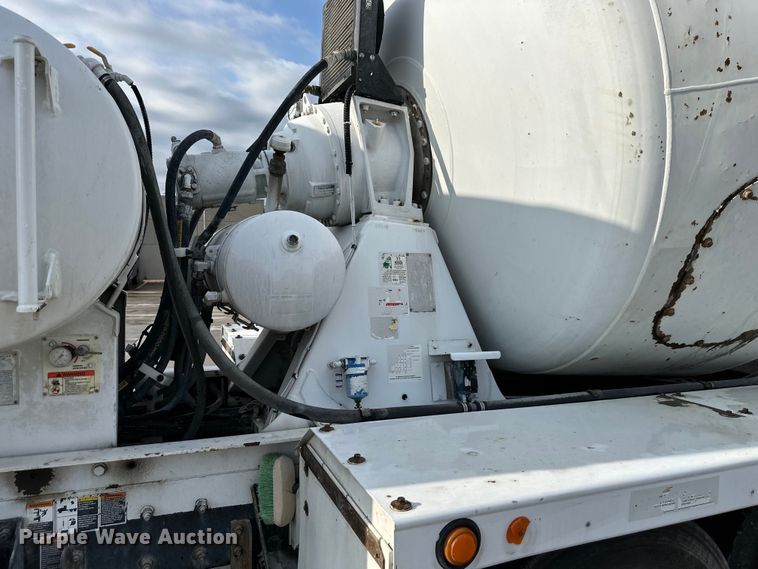 image for item DS4133 2016 Kenworth ready mix truck