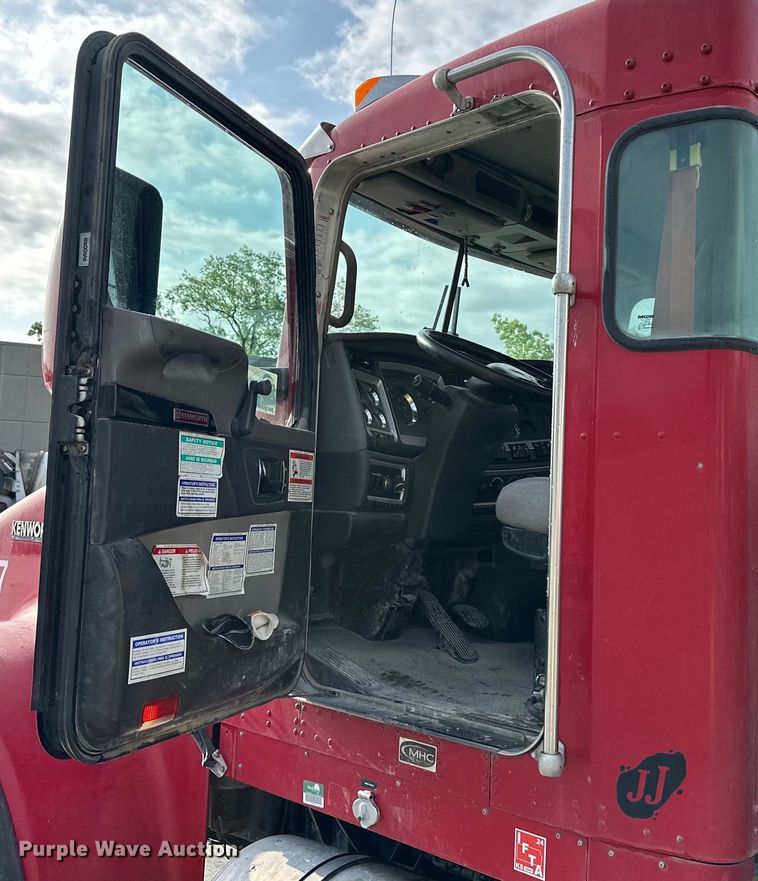 image for item DS4133 2016 Kenworth ready mix truck