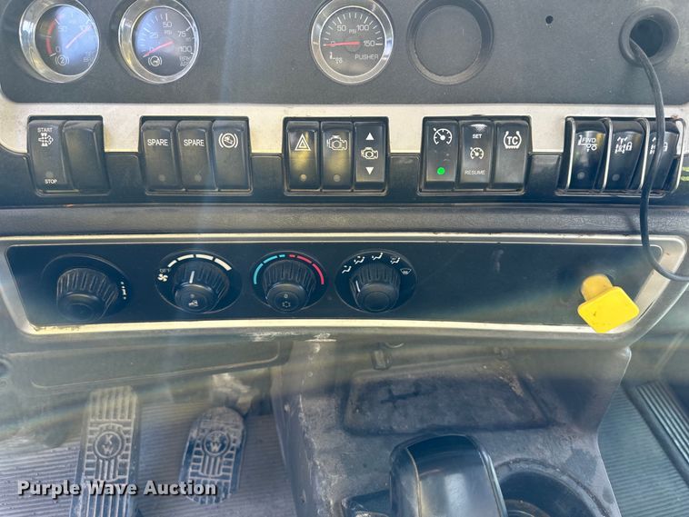 image for item DS4133 2016 Kenworth ready mix truck