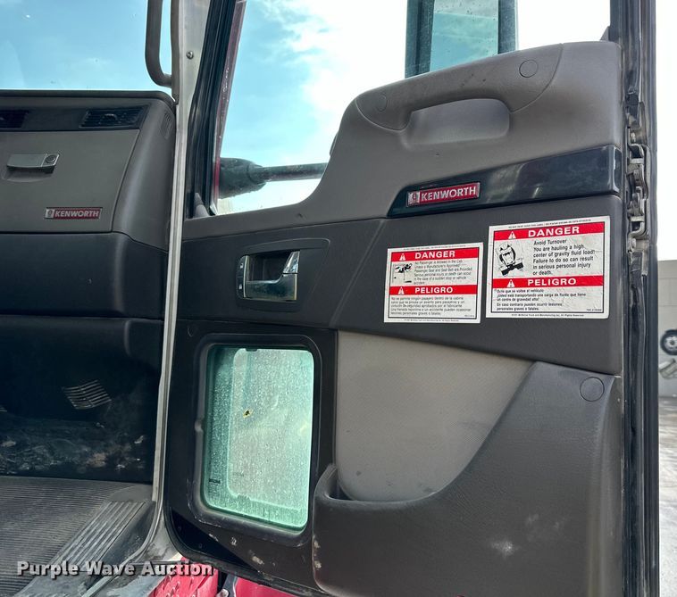 image for item DS4133 2016 Kenworth ready mix truck