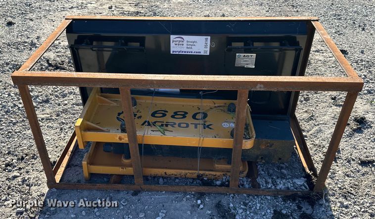 image for item DS4146 2023 AGT  SSHH680 skid steer breaker