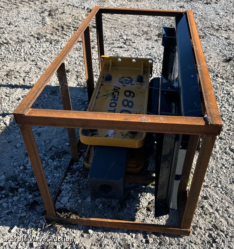 image for item DS4146 2023 AGT  SSHH680 skid steer breaker