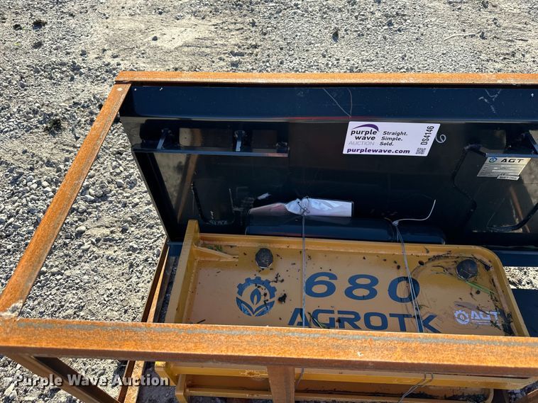 image for item DS4146 2023 AGT  SSHH680 skid steer breaker