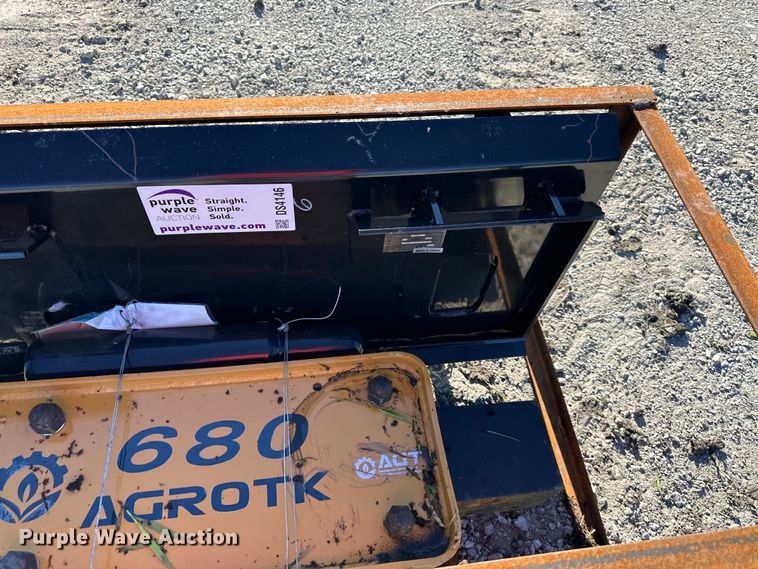 image for item DS4146 2023 AGT  SSHH680 skid steer breaker