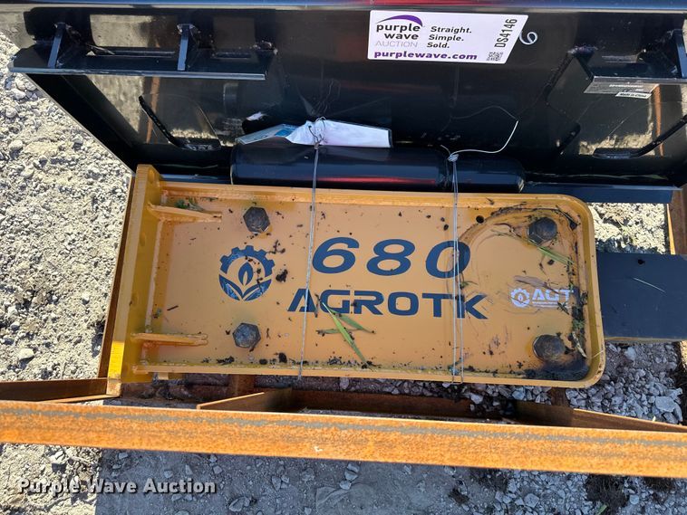 image for item DS4146 2023 AGT  SSHH680 skid steer breaker