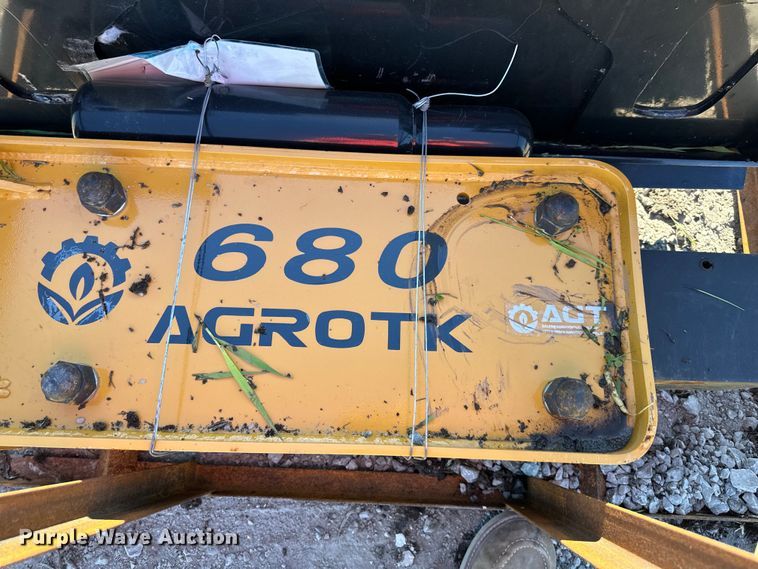 image for item DS4146 2023 AGT  SSHH680 skid steer breaker