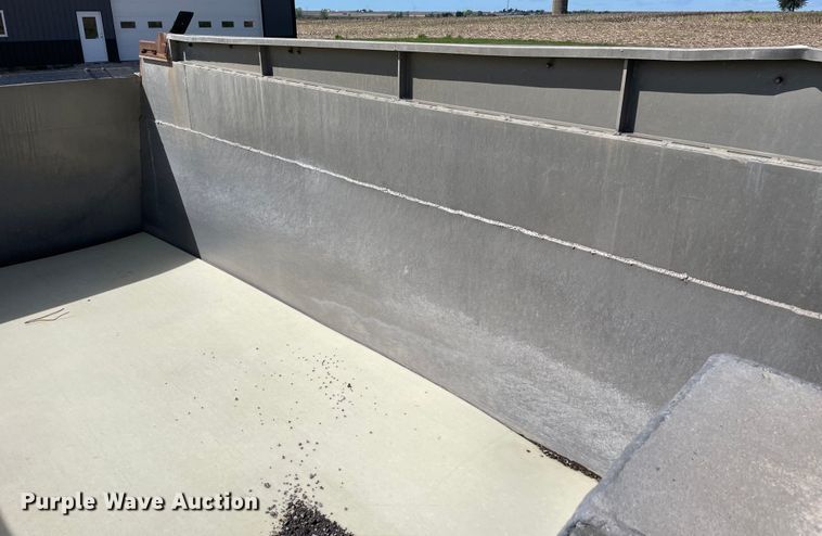 image for item DS5506 1994 Brady Truck Equipment end dump pup trailer