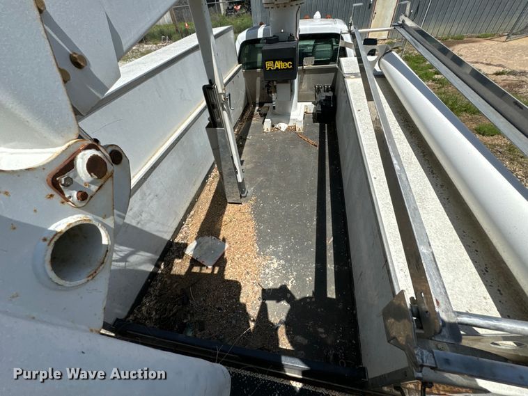 image for item DX0478 2011 Ford F450 Super Duty bucket truck