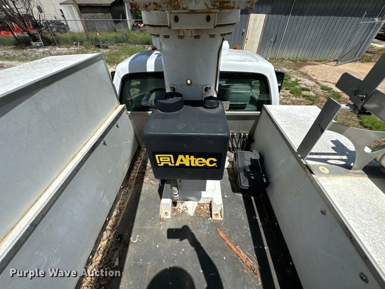 image for item DX0478 2011 Ford F450 Super Duty bucket truck