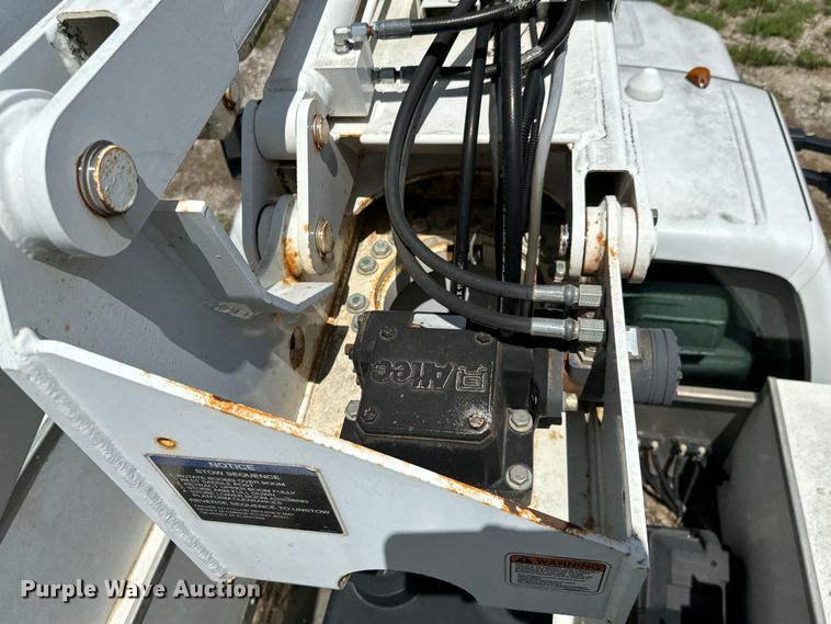 image for item DX0478 2011 Ford F450 Super Duty bucket truck