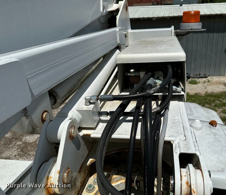 image for item DX0478 2011 Ford F450 Super Duty bucket truck