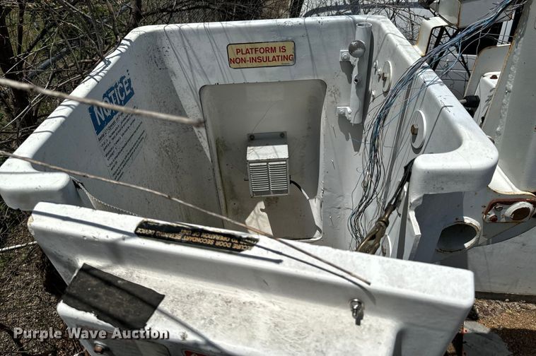 image for item DX0478 2011 Ford F450 Super Duty bucket truck