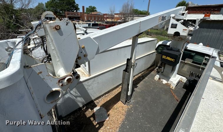 image for item DX0478 2011 Ford F450 Super Duty bucket truck