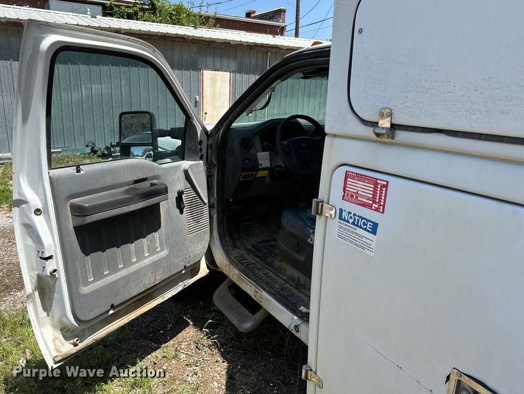 image for item DX0478 2011 Ford F450 Super Duty bucket truck