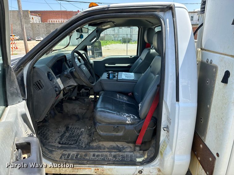 image for item DX0478 2011 Ford F450 Super Duty bucket truck