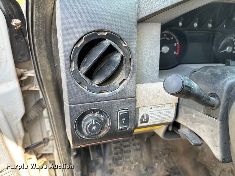 image for item DX0478 2011 Ford F450 Super Duty bucket truck