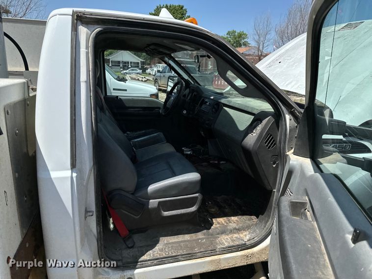 image for item DX0478 2011 Ford F450 Super Duty bucket truck