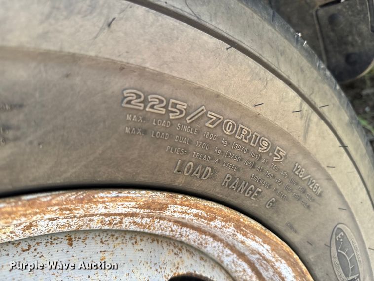 image for item DX0478 2011 Ford F450 Super Duty bucket truck