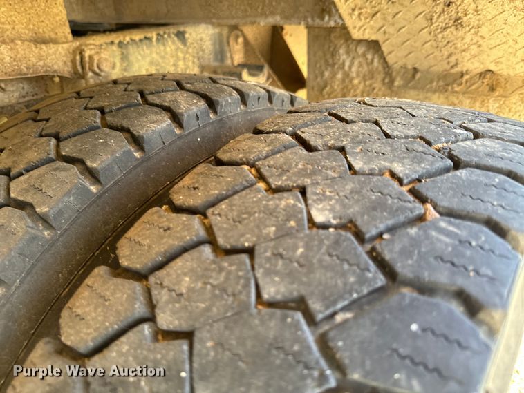 image for item DX0478 2011 Ford F450 Super Duty bucket truck