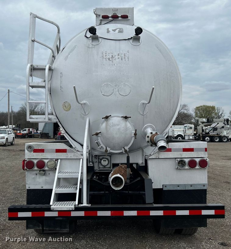image for item EG1366 2012 International WorkStar 7600 SBA tank truck