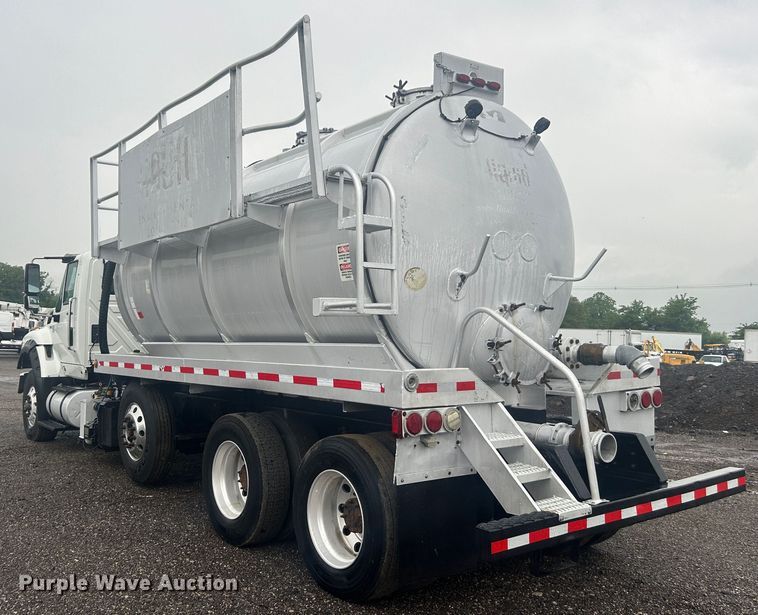 image for item EG1366 2012 International WorkStar 7600 SBA tank truck
