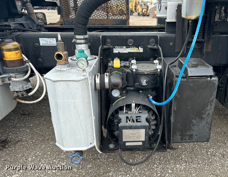 image for item EG1366 2012 International WorkStar 7600 SBA tank truck