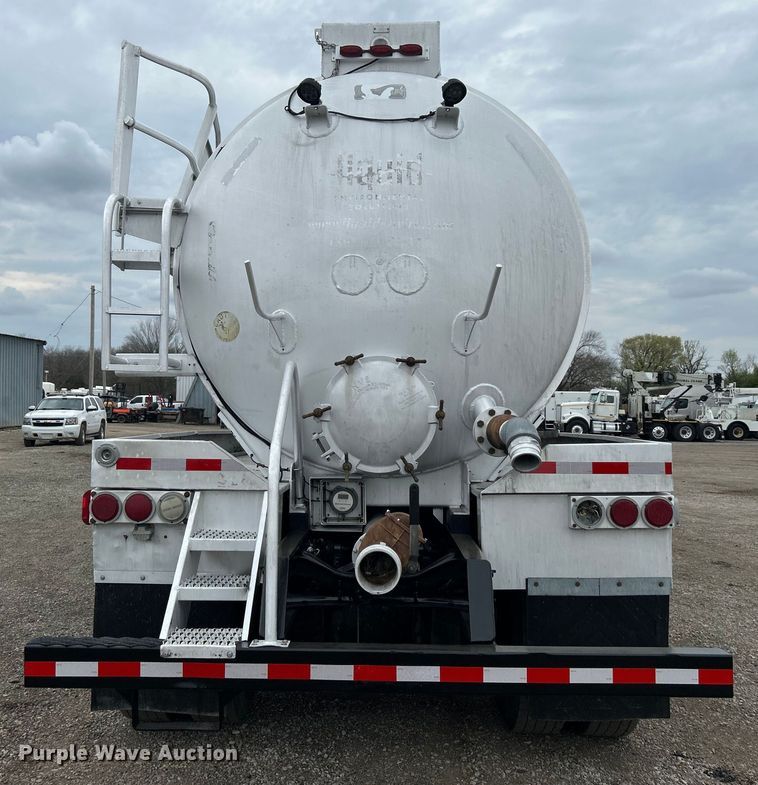 image for item EG1366 2012 International WorkStar 7600 SBA tank truck
