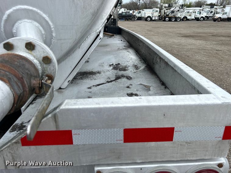 image for item EG1366 2012 International WorkStar 7600 SBA tank truck