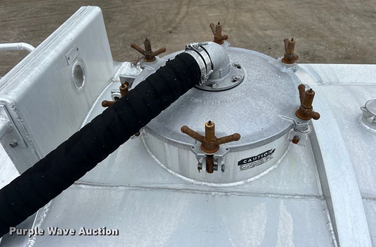 image for item EG1366 2012 International WorkStar 7600 SBA tank truck