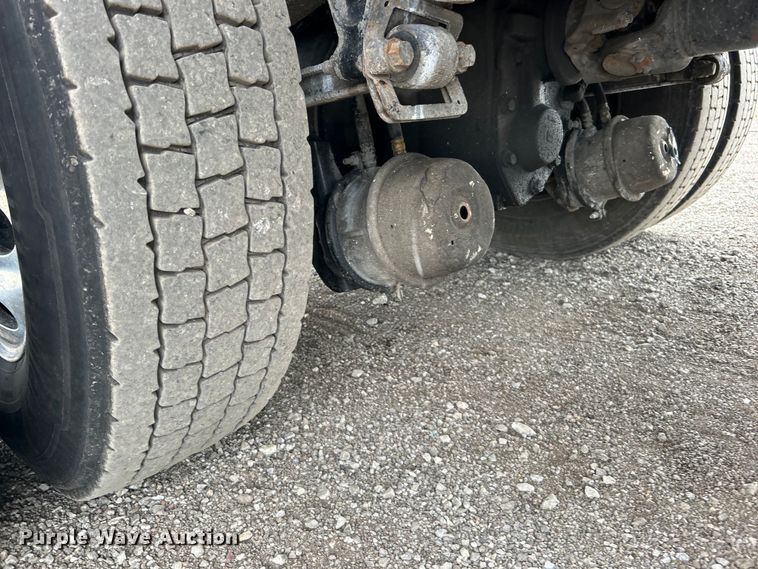 image for item EG1366 2012 International WorkStar 7600 SBA tank truck