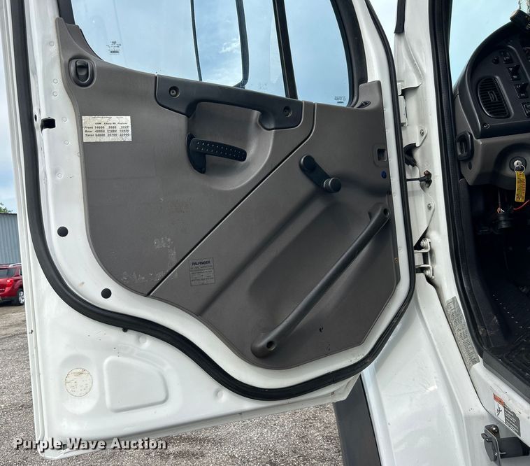 image for item EG1517 2012 Freightliner Business Class M2 Crew Cab utility / service truck