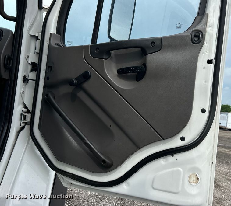 image for item EG1517 2012 Freightliner Business Class M2 Crew Cab utility / service truck