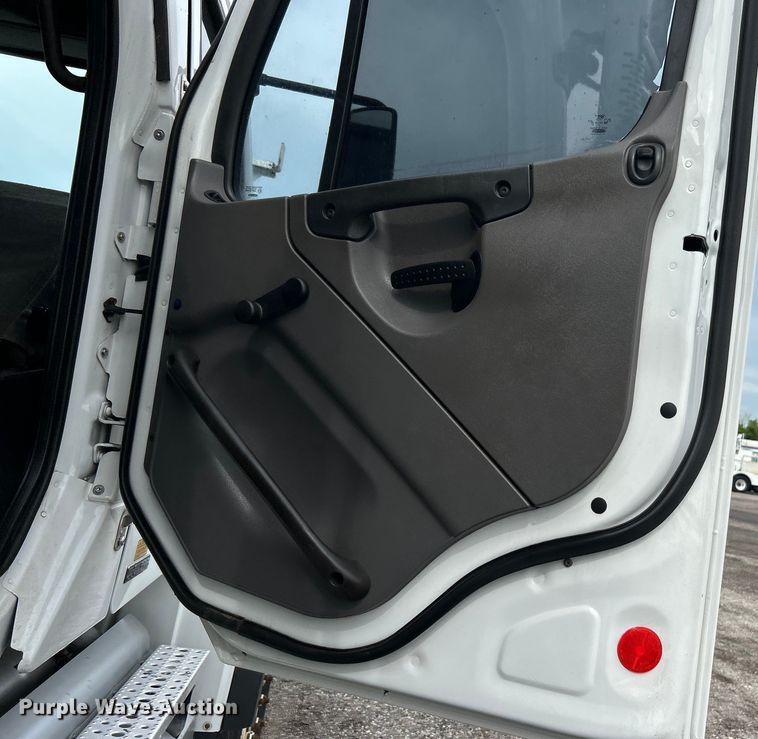 image for item EG1517 2012 Freightliner Business Class M2 Crew Cab utility / service truck