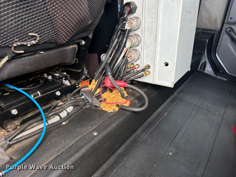 image for item EG1517 2012 Freightliner Business Class M2 Crew Cab utility / service truck