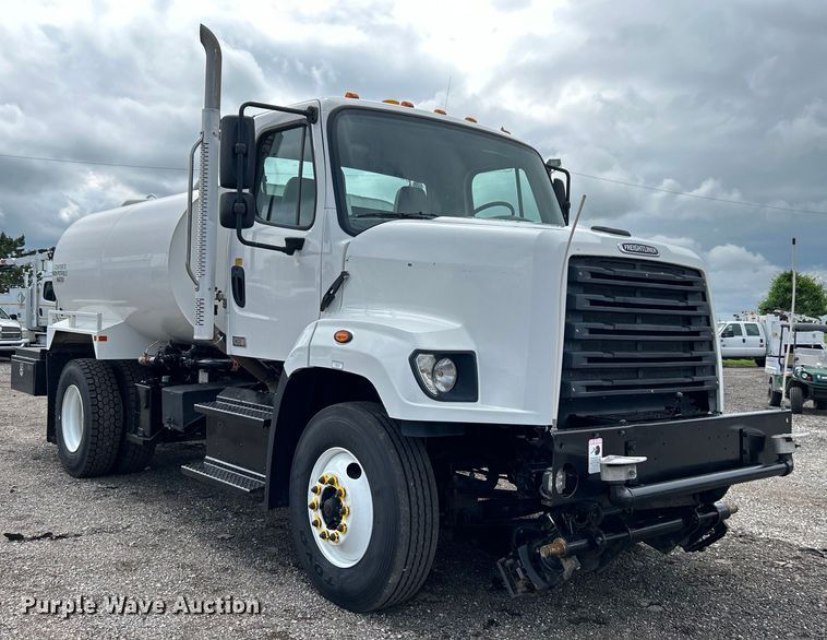 image for item EG1520 2015 Freightliner  108SD water truck