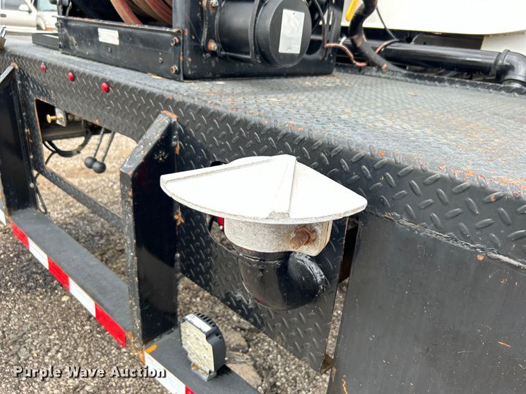 image for item EG1520 2015 Freightliner  108SD water truck