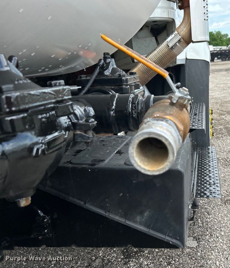 image for item EG1520 2015 Freightliner  108SD water truck