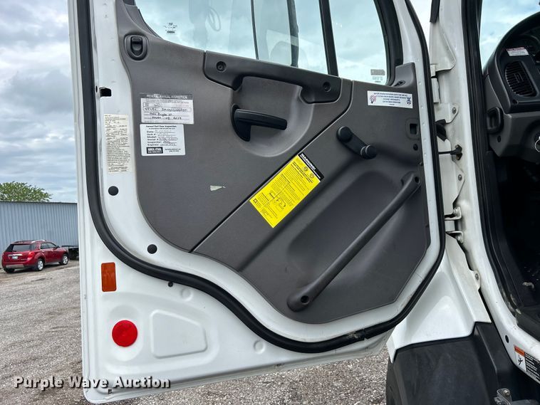 image for item EG1520 2015 Freightliner  108SD water truck