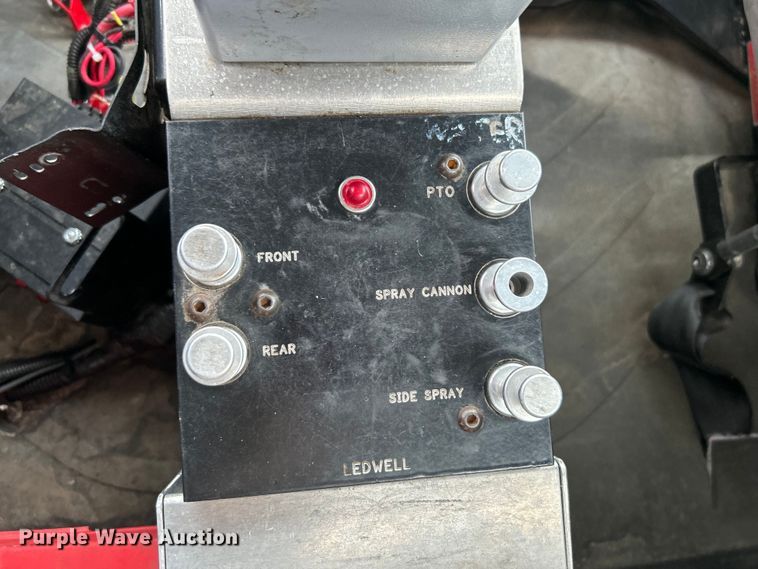 image for item EG1520 2015 Freightliner  108SD water truck