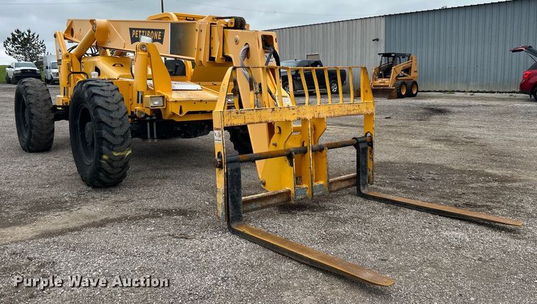 image for item EG1537 2010 Pettibone 944 telehandler
