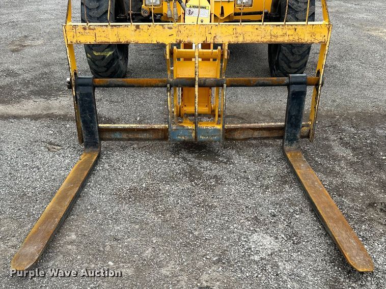 image for item EG1537 2010 Pettibone 944 telehandler