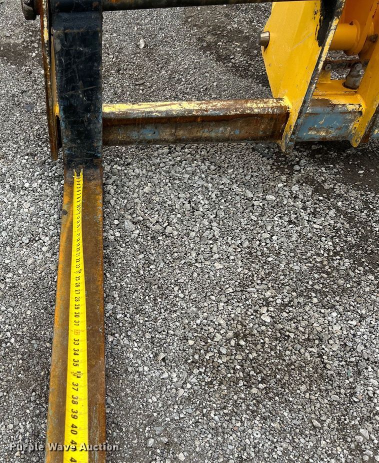 image for item EG1537 2010 Pettibone 944 telehandler