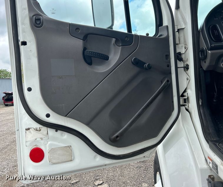 image for item EG1538 2012 Freightliner  Business Class M2 Crew Cab utility / service truck