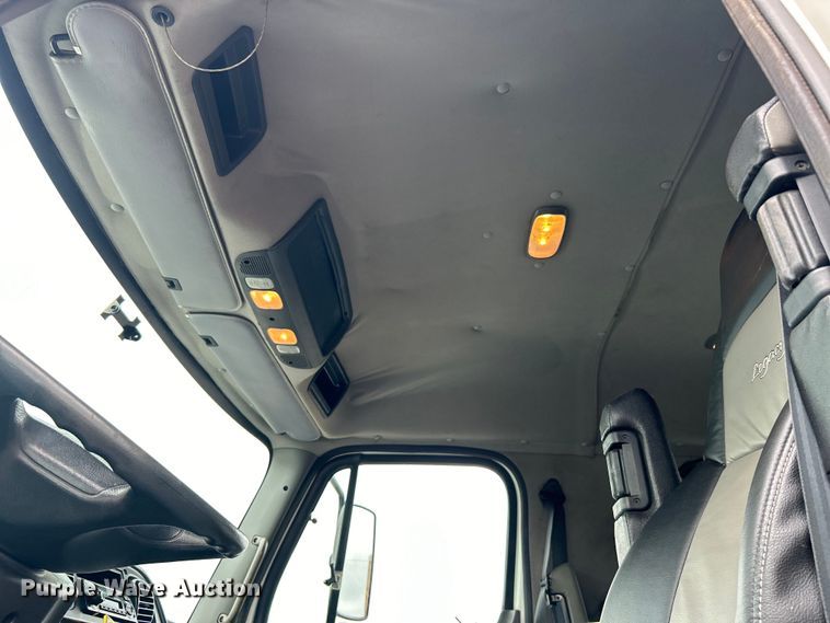 image for item EG1538 2012 Freightliner  Business Class M2 Crew Cab utility / service truck