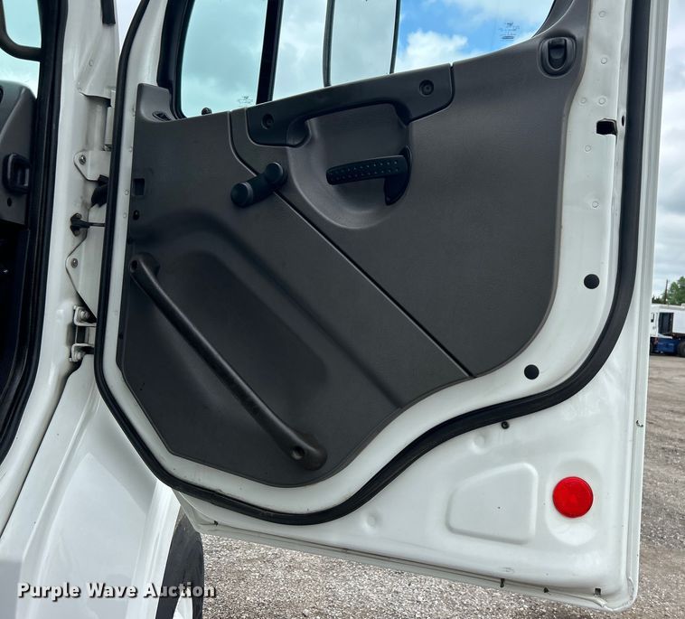 image for item EG1538 2012 Freightliner  Business Class M2 Crew Cab utility / service truck