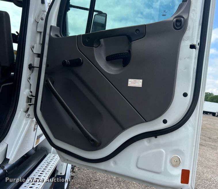 image for item EG1541 2012 Freightliner  Business Class M2 Crew Cab utility / service truck