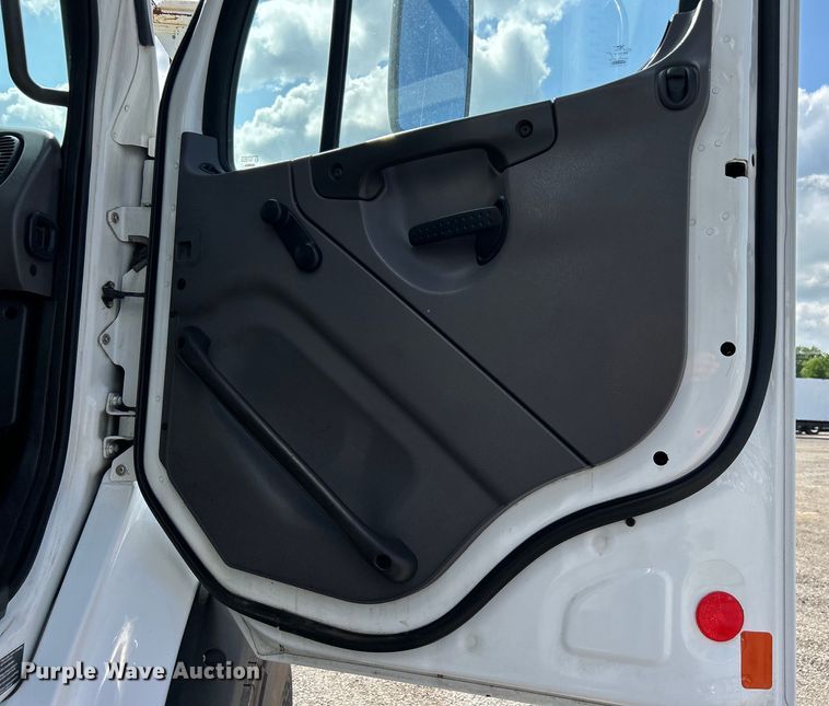 image for item EG1545 2012 Freightliner Business Class M2 crane truck