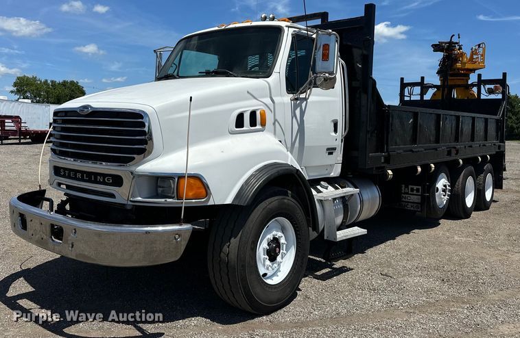 image for item EG1558 2007 Sterling  grapple crane truck